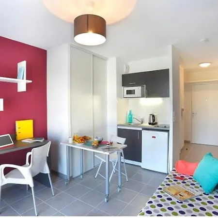 Meuble Centre-ville Apartment *